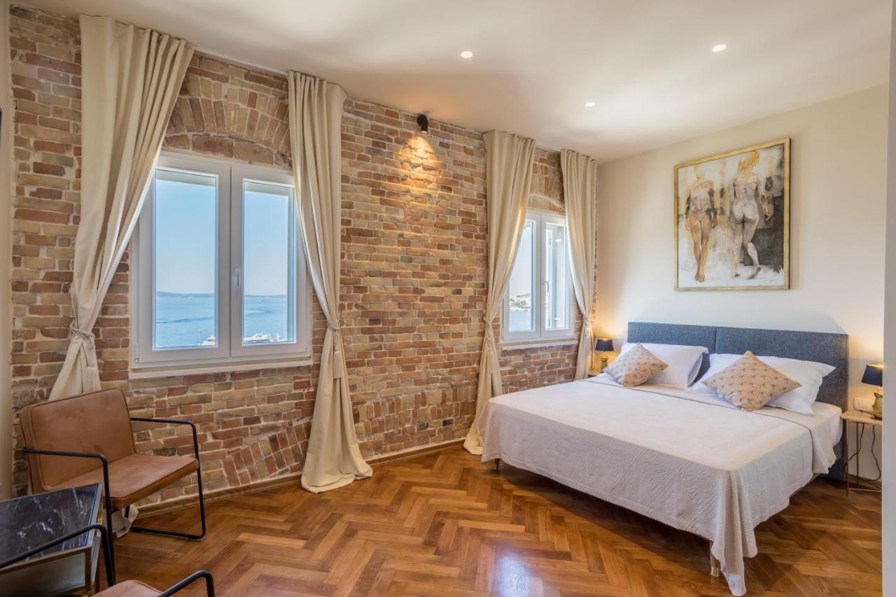 Riva - The Heart Of Palace *