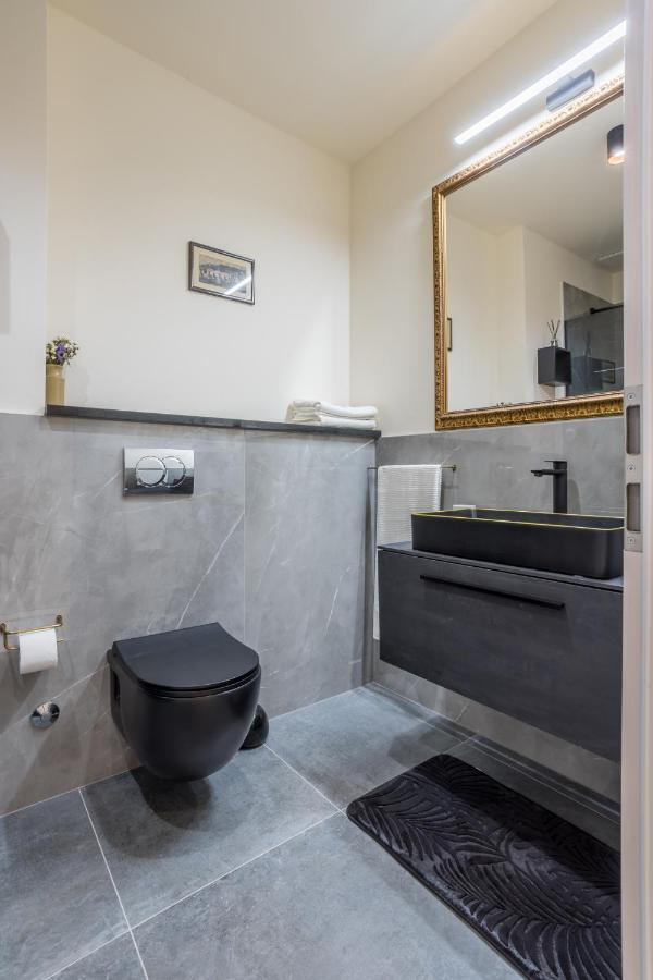 Riva - The Heart Of Palace Apartament Split